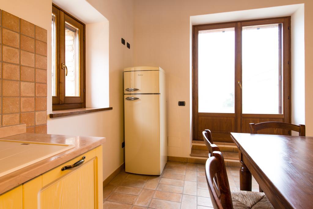 Casetta In Pietra Acqualagna Habitación foto